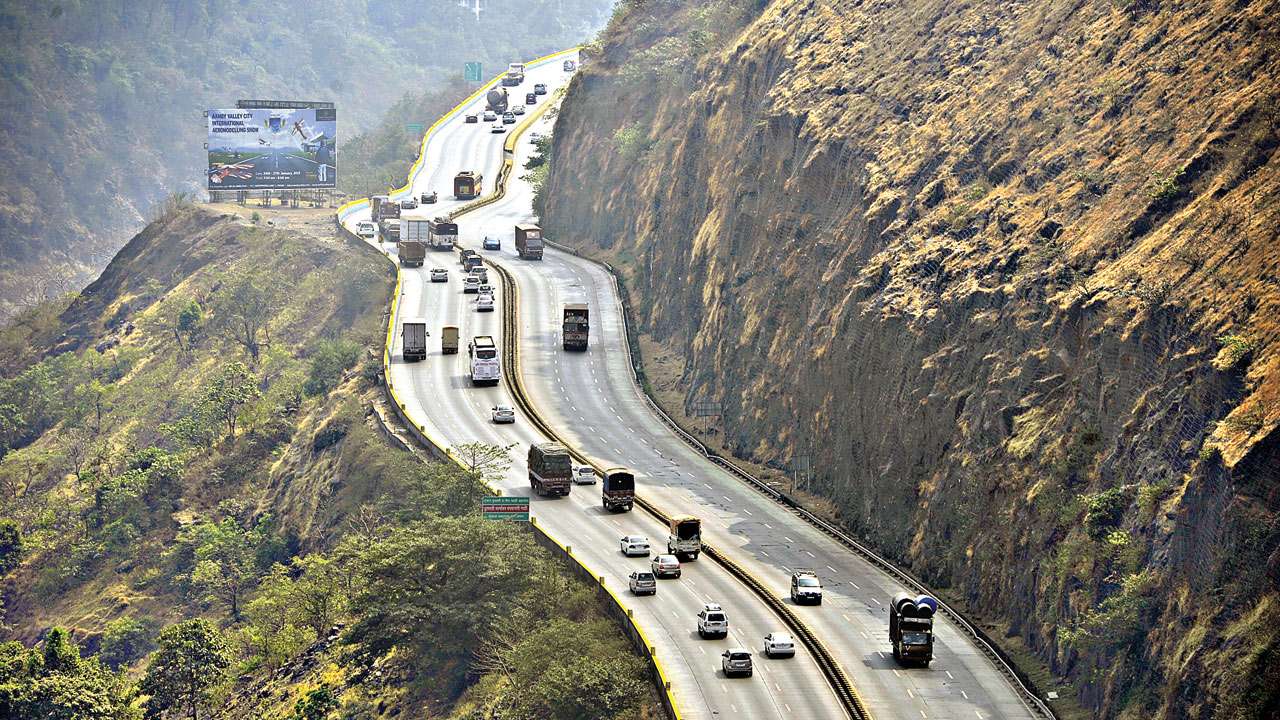Mumbai–Pune Expressway valley
